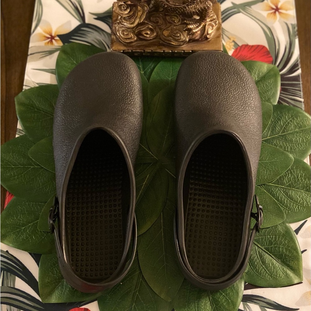 ⚡️FLASH Sale⏱️Men’s Comfort Clogs in all Black with Adjustable Strap